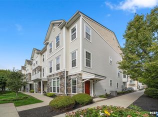 3 Holly Ln, Garfield, NJ 07026