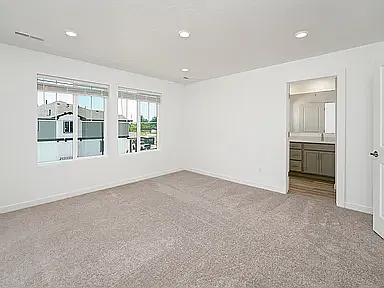 4 bed, 2.5 bath, 1928 sqft, $2,550 — Photo 3
