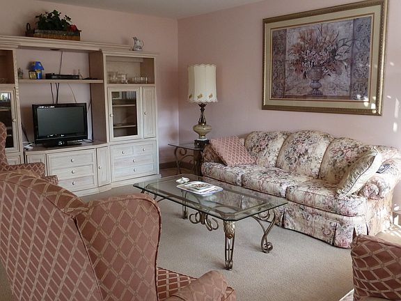 3rd image of 88 Waterford Cir #D