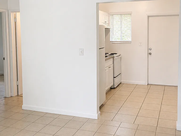 107 SW 18th Ave — Photo 6