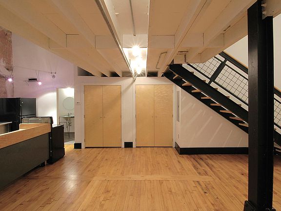 3rd image of 918 E 5th St APT 3