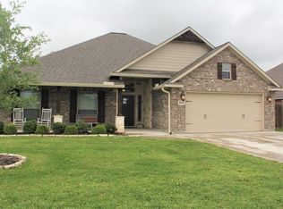 204 Rockrose Ln, Lake Jackson, TX 77566