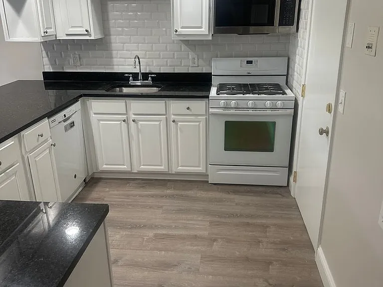 Pondsview Apartments — Photo 184