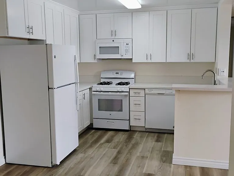 5845-5865 Lauretta St #1-8 — Photo 6
