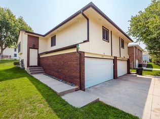 5438 S 32nd St, Lincoln, NE 68516