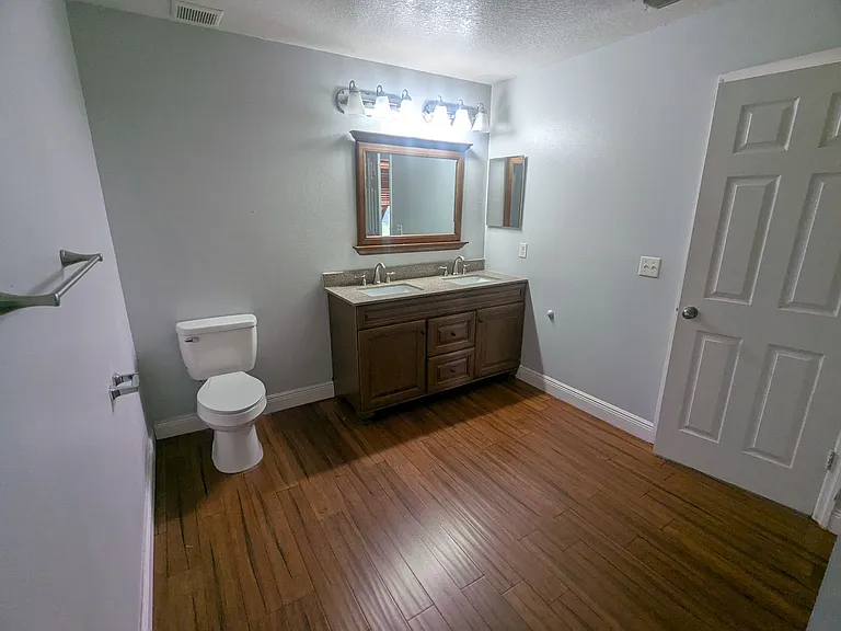 1628 Strathmore Cir — Photo 8