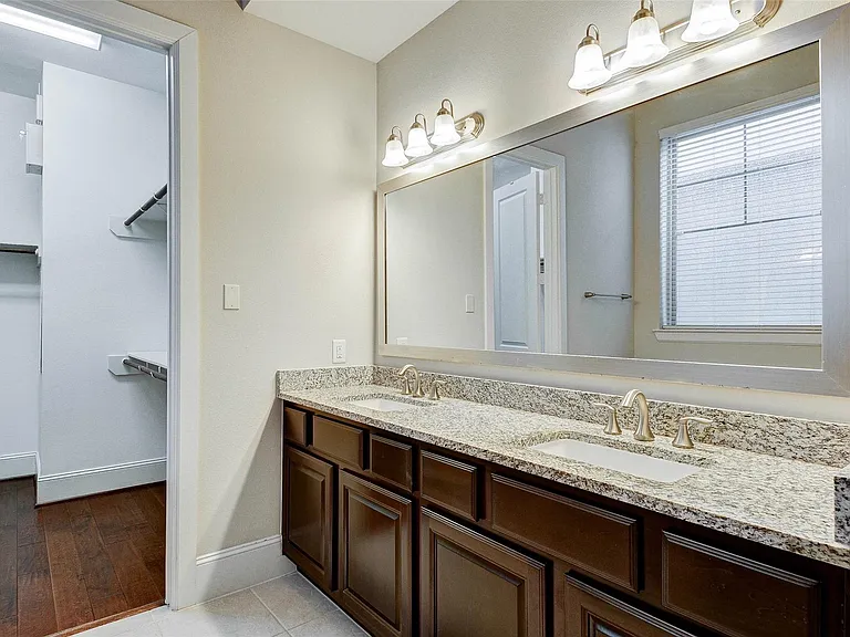 720 N Shepherd Dr — Photo 17