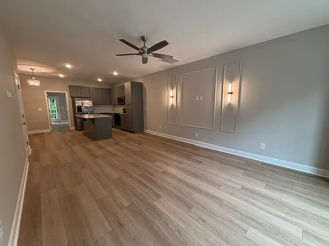3924 Gloucester Dr W — Photo 2