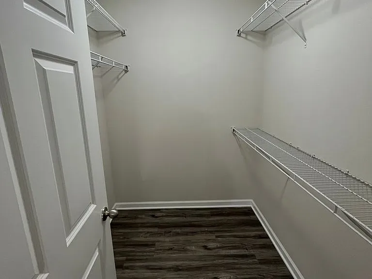 Meridian Park Apartments — Photo 34