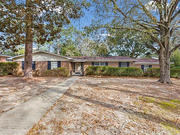 3rd image of 1004 Heidi St