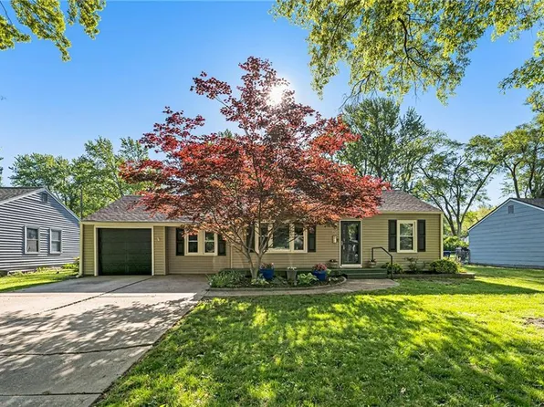 7521 Newton St, Overland Park, KS 66204