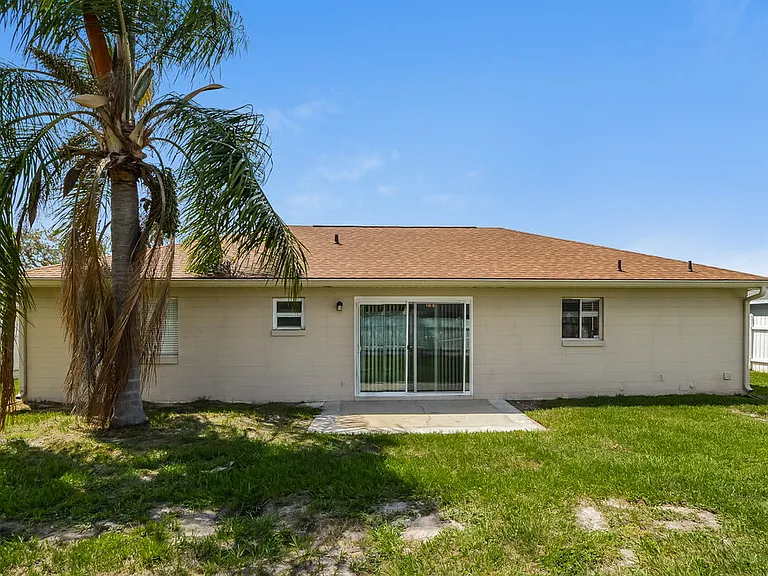 426 Iowa Woods Cir E — Photo 16