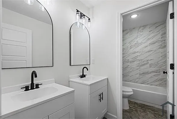 721 Eva St — Photo 12