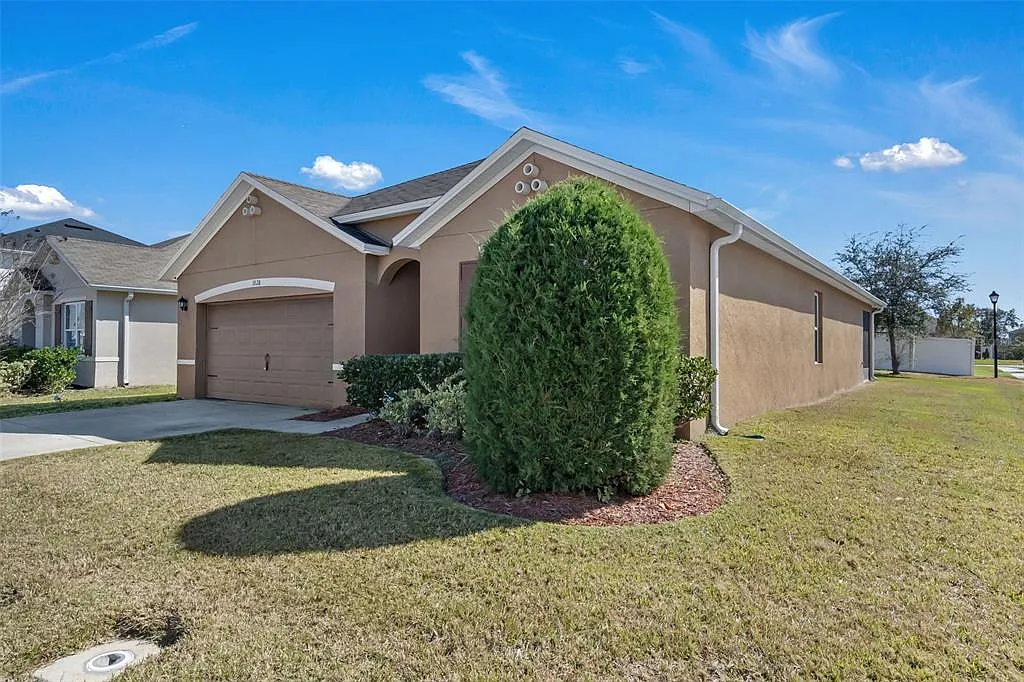 4 bed, 2.0 bath, 1846 sqft, $2,500 — Photo 2