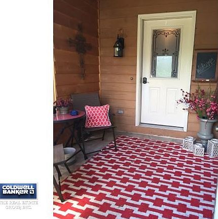 Friendly enclosed foyer