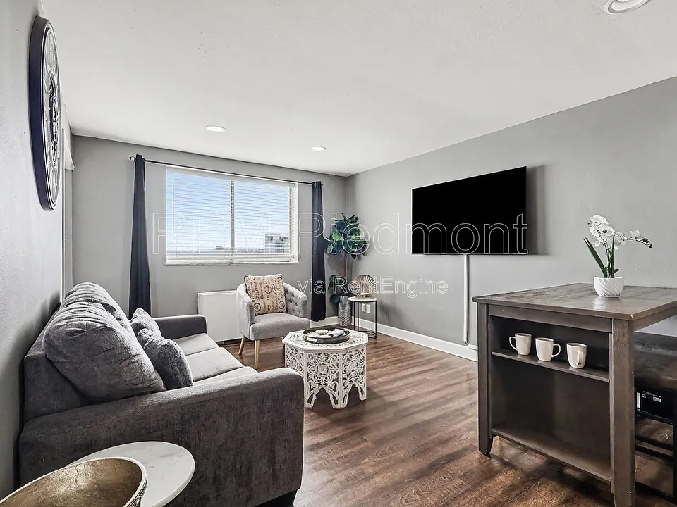 215 Piedmont Ave NE #1804