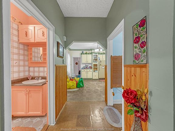 5th image of 649 Cataraqui St