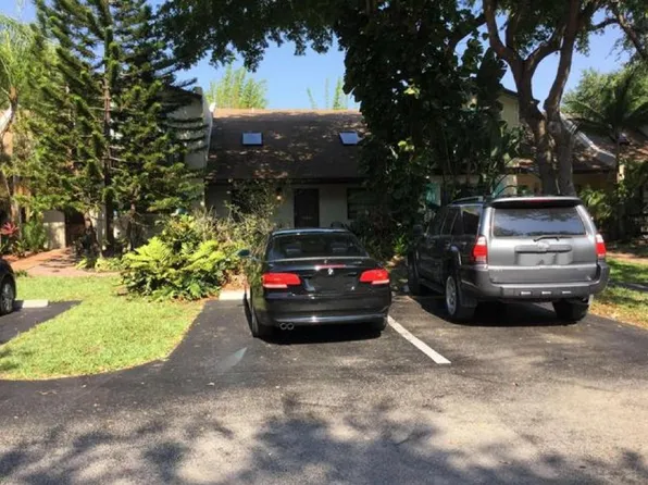184 NE 6th Ct, Dania Beach, FL 33004