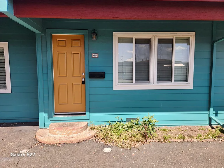 Las Flores Apartments — Photo 1