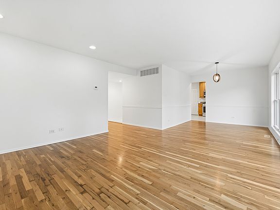 5th image of 475 Olive St