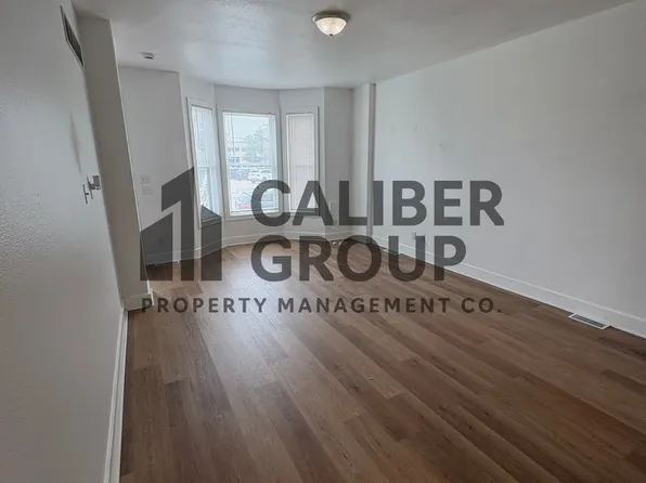 301-311 E 3rd St, Waterloo, IA 50703