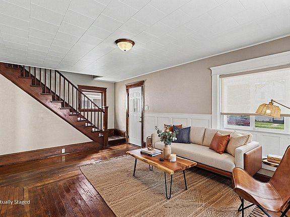 5th image of 547 N Pleasant St