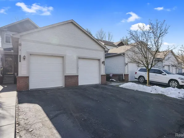 3305 Baldwin Woods Dr, Lake Orion, MI 48359