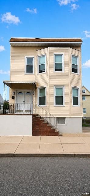 1st image of 165 Devon St
