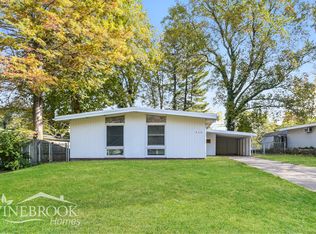 330 Holiday Hill Dr, Florissant, MO 63033