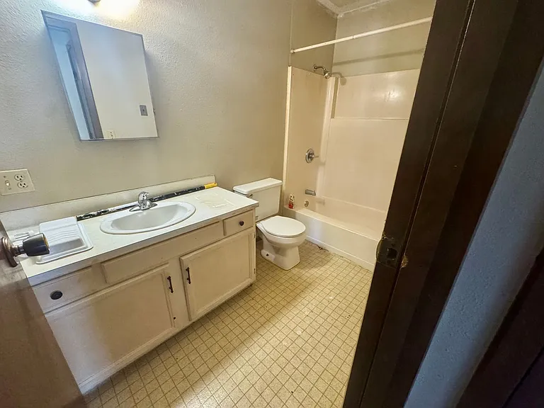305 E East Ave — Photo 22