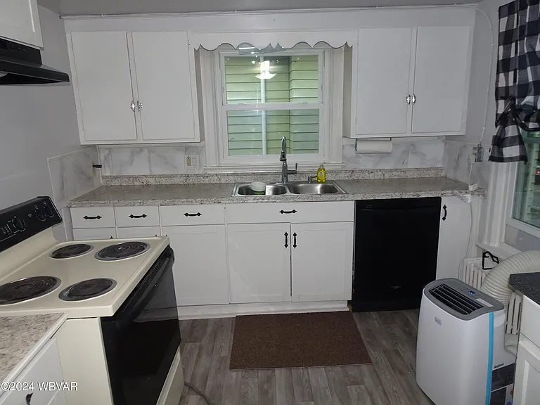 323 Cherry St — Photo 3