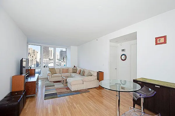 Rented by Iconik | media 23