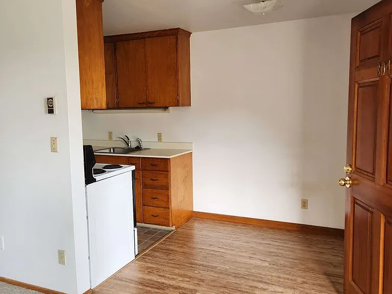 154 Valley St — Photo 5