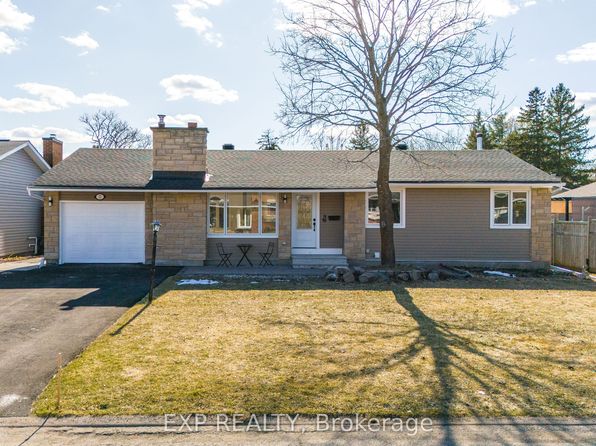 12 Barrhaven Cres, Ottawa, ON K2J 1E8