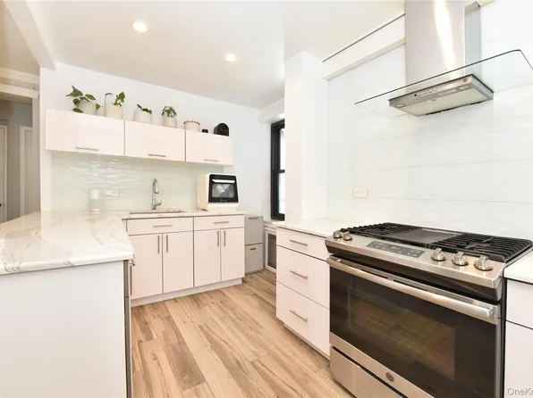 211-06 75th Avenue #2E, Bayside, NY 11364