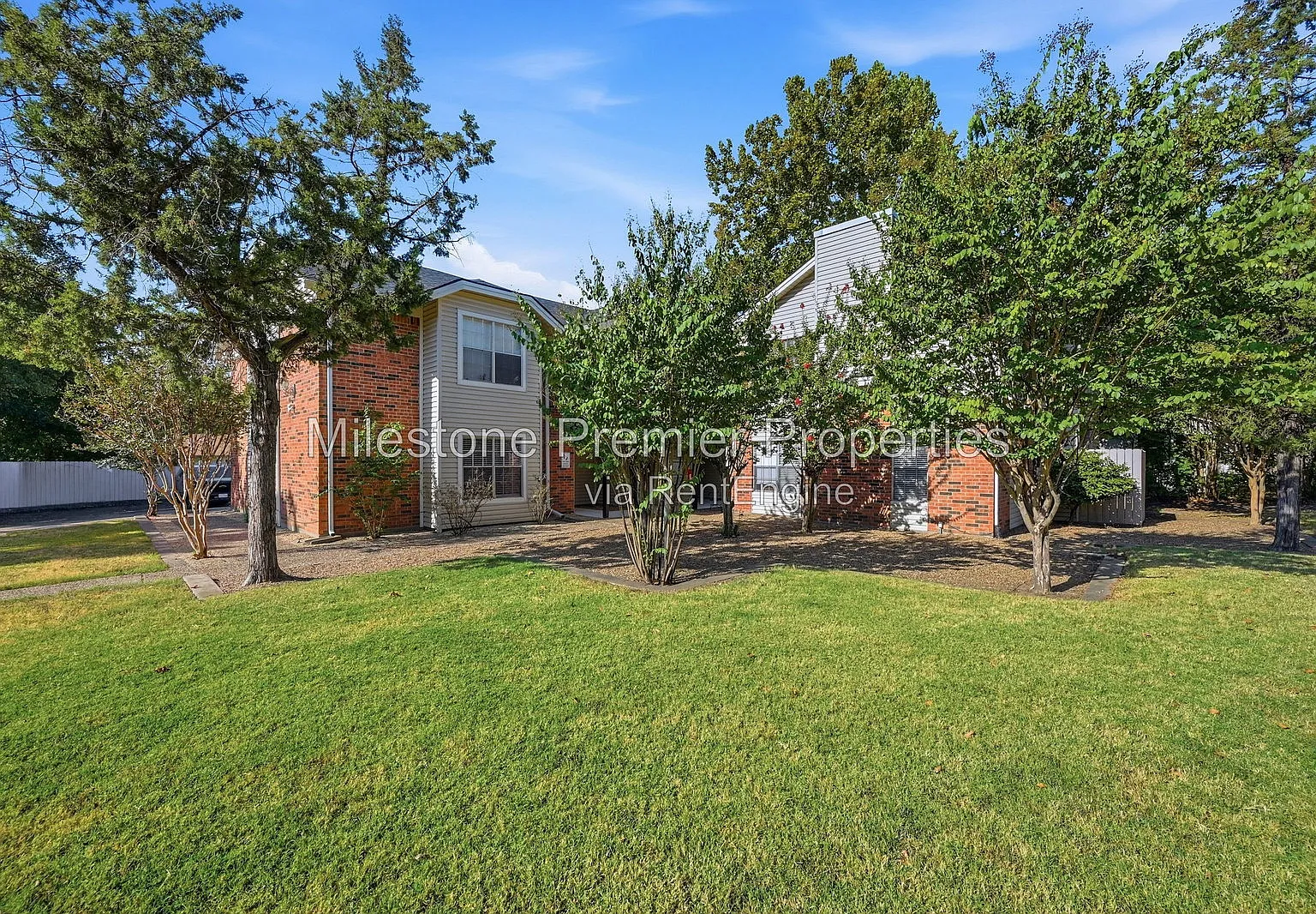 914 W Washington St — Photo 1