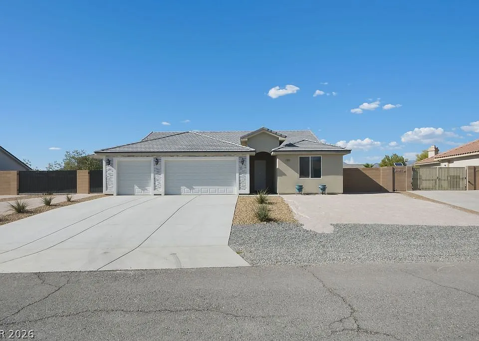 4930 E Ridgewood Dr