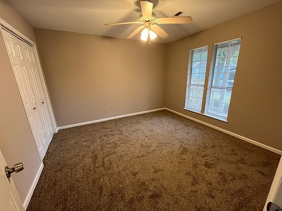 4th image of 457 E College St