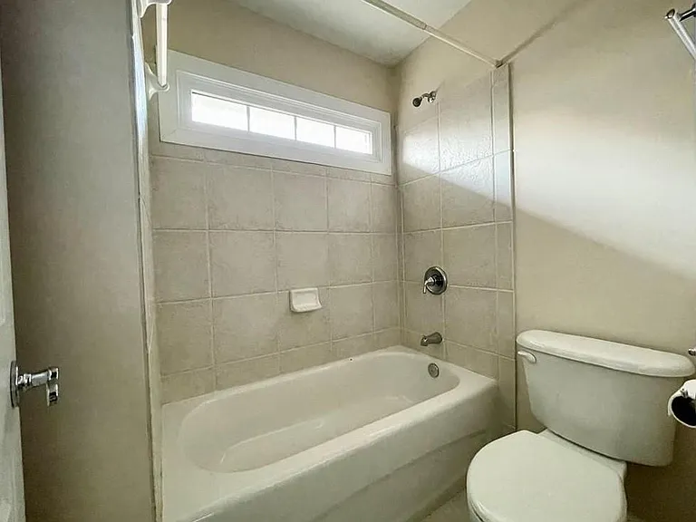 455 Wembley Cir — Photo 40