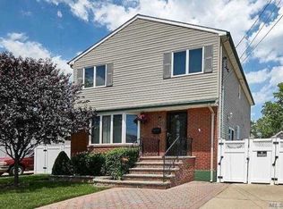 3327 Harold St, Oceanside, NY 11572