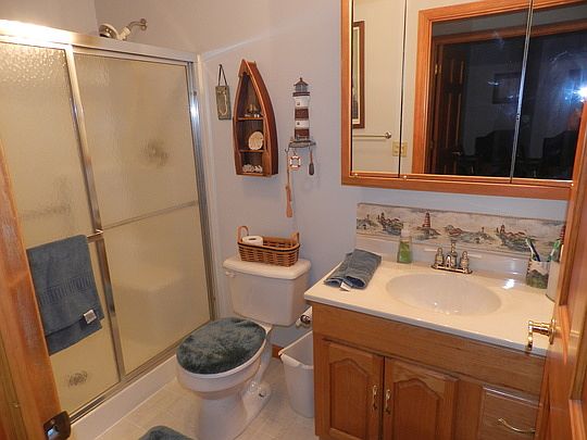 4th image of 228 Harvest Ln