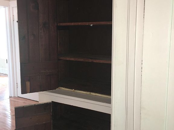 Center hallway/front entryway view