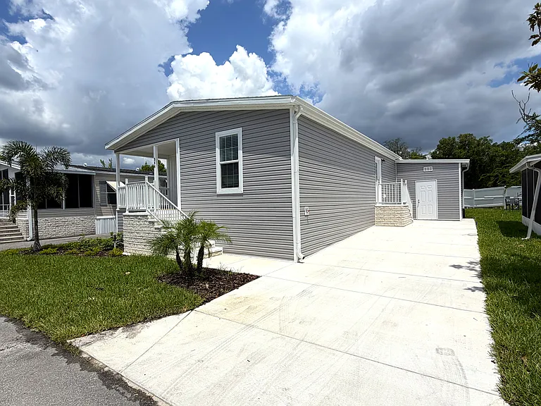 500 Carriage Cove Way — Photo 32