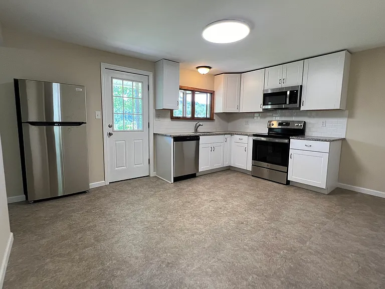 3023 S Main St — Photo 8