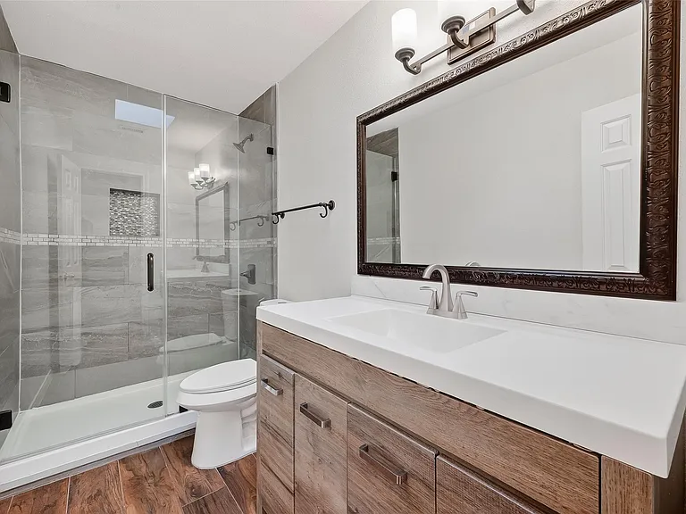 500 N Post Oak Ln — Photo 36