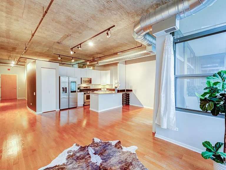 900 N Kingsbury St #1057 — Photo 11
