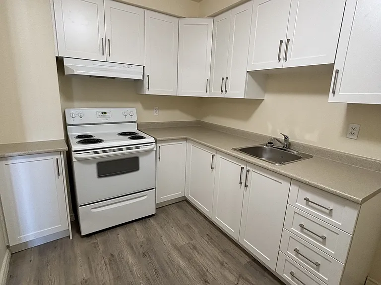 70 McEwen Ave #404 — Photo 4
