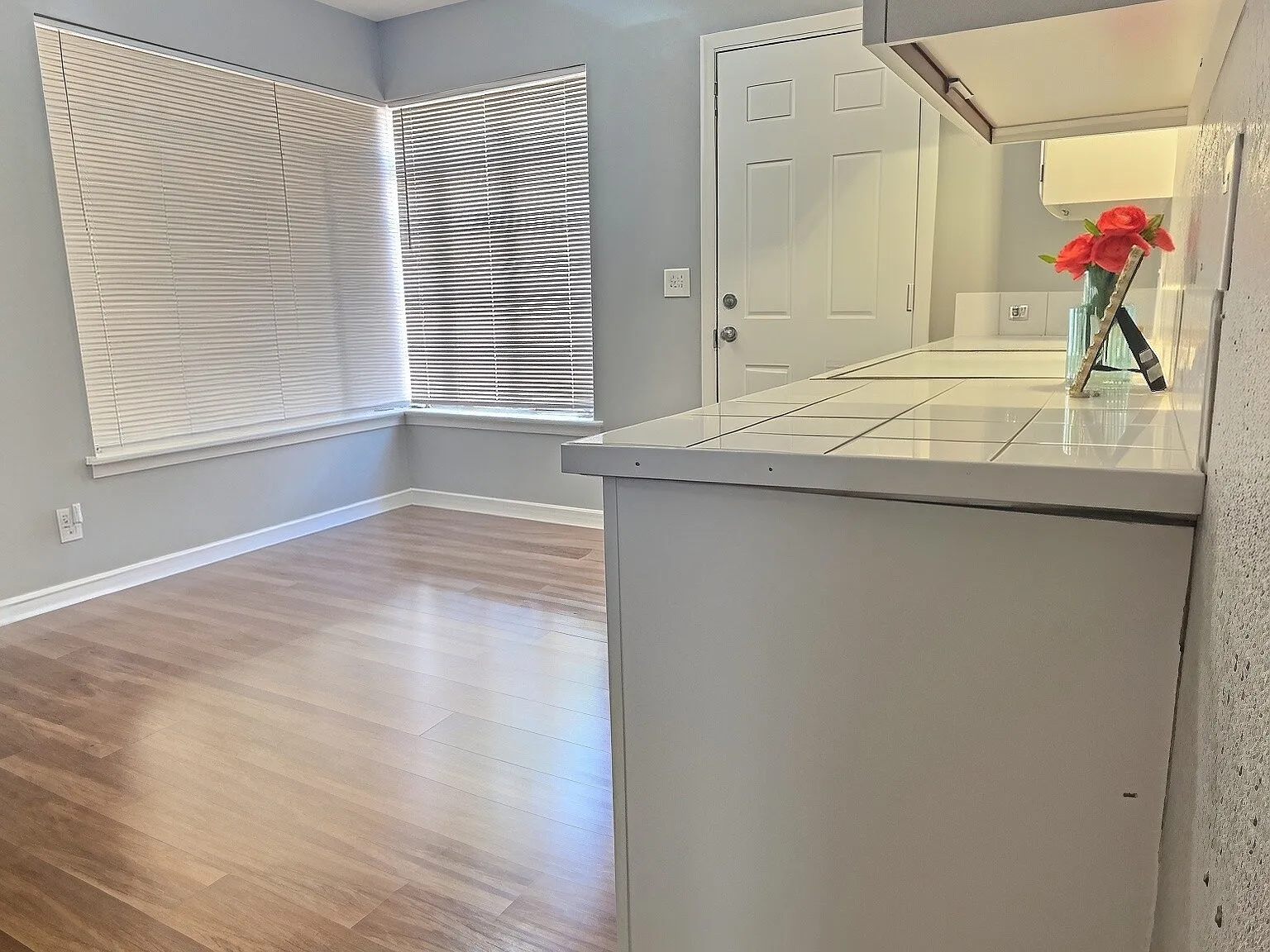3 bed, 1084 sqft, $1,300 — Photo 4