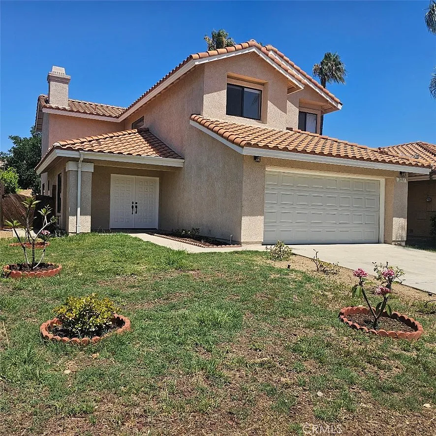 4 bed, 2.5 bath, 1895 sqft, $3,700 — Photo 1