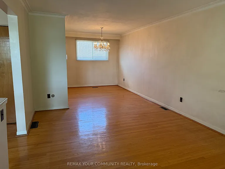 300 Driftwood Ave #UPPER — Photo 8